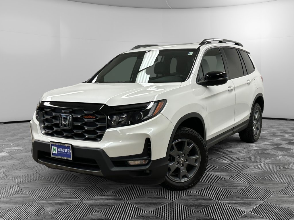 Used 2025 Honda Passport TrailSport image 1