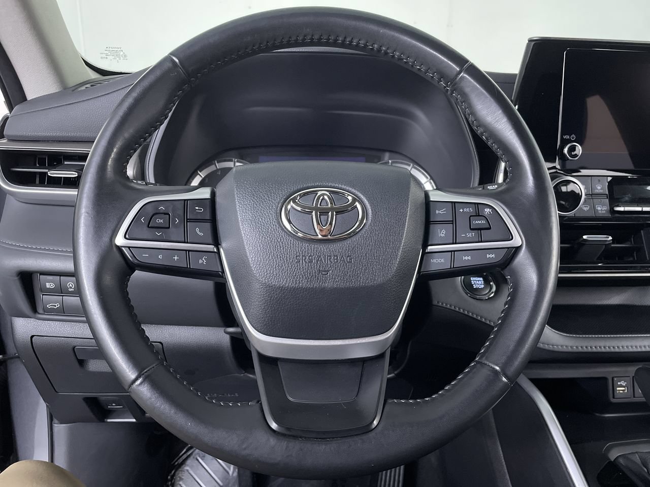 Used 2023 Toyota Highlander LE AWD/4WD image 15