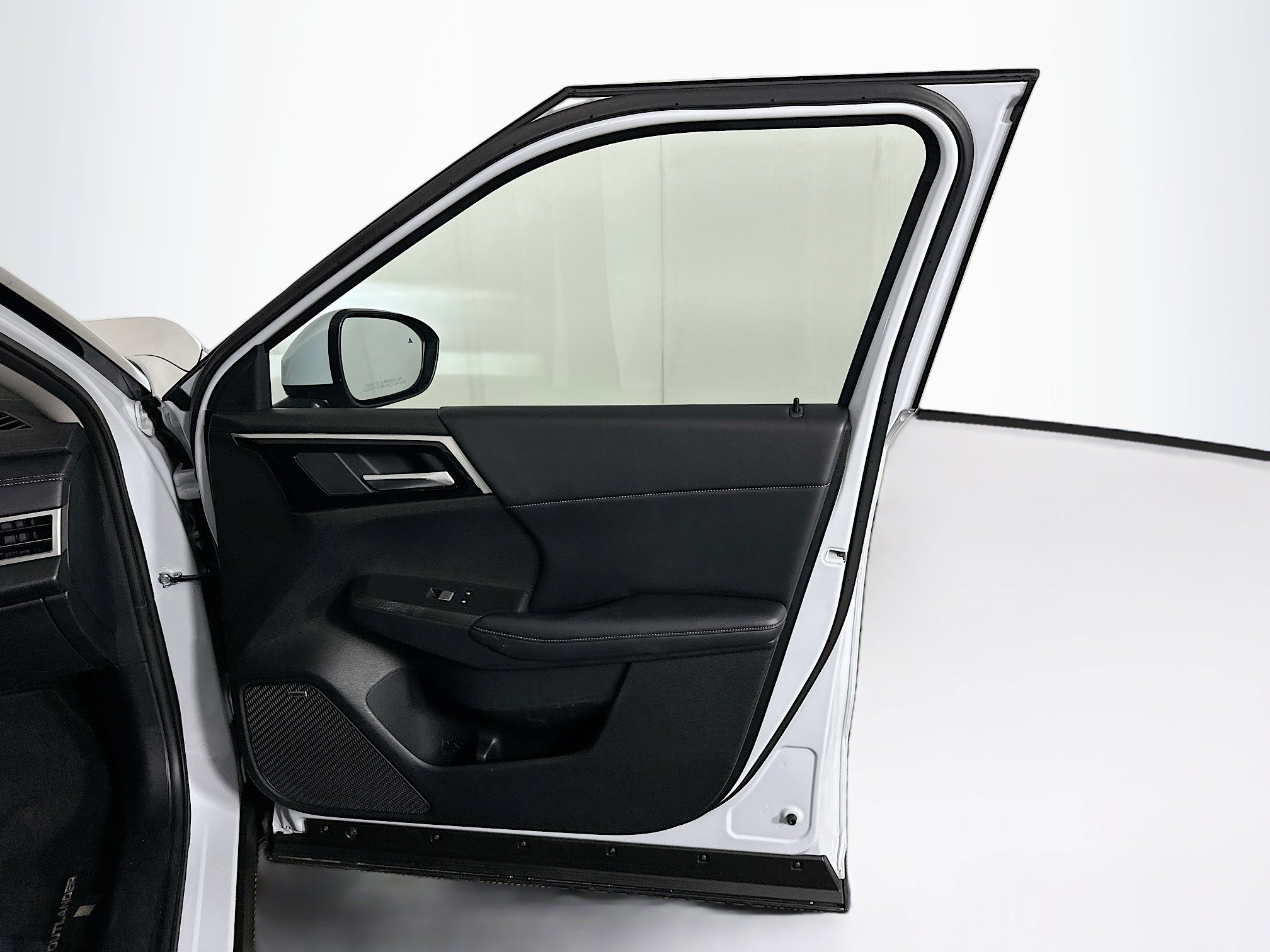 Used 2025 Mitsubishi Outlander SE FWD image 33