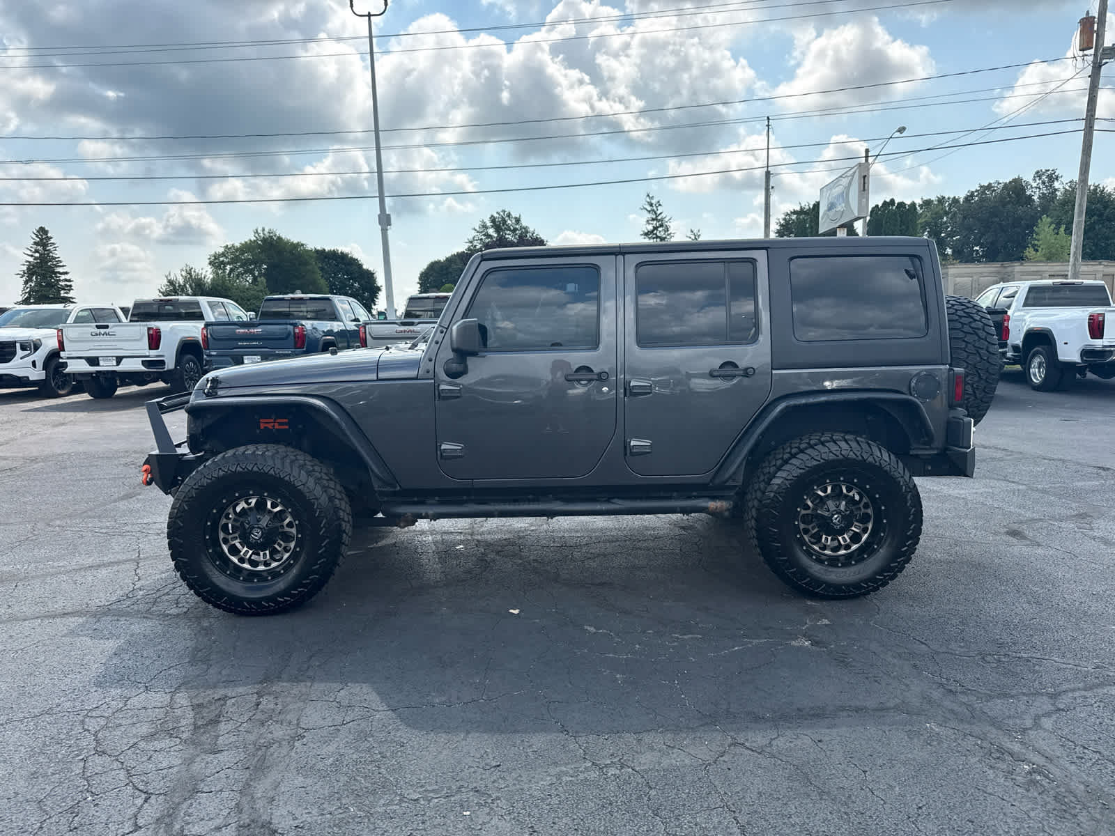 Used 2016 Jeep Wrangler Unlimited Sahara w/ Connectivity Group AWD/4WD image 2
