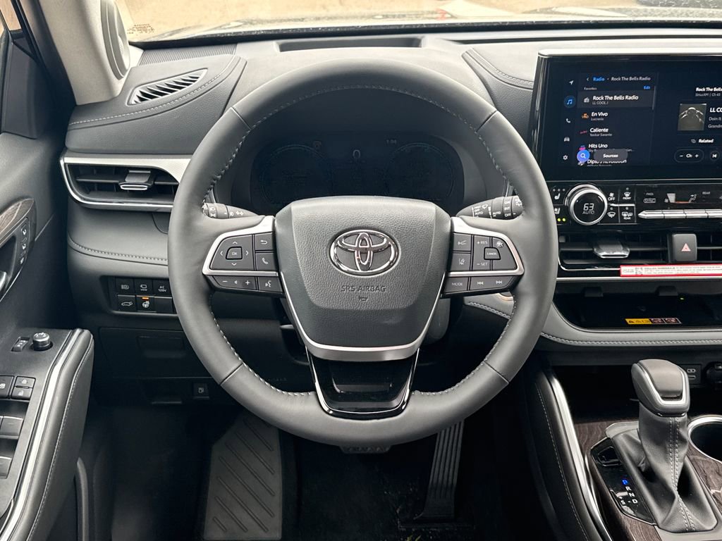 New 2026 Toyota Highlander Platinum image 12