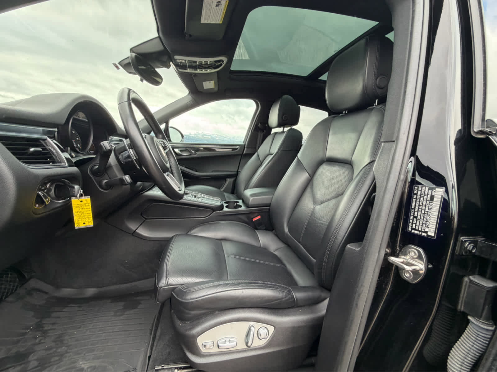 Used 2018 Porsche Macan image 17