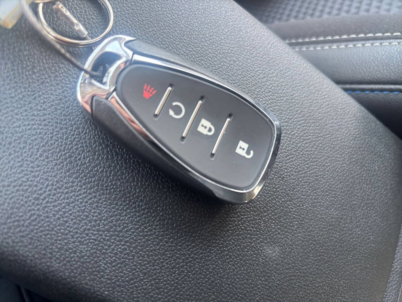 Used 2025 Chevrolet Trax LT FWD image 23