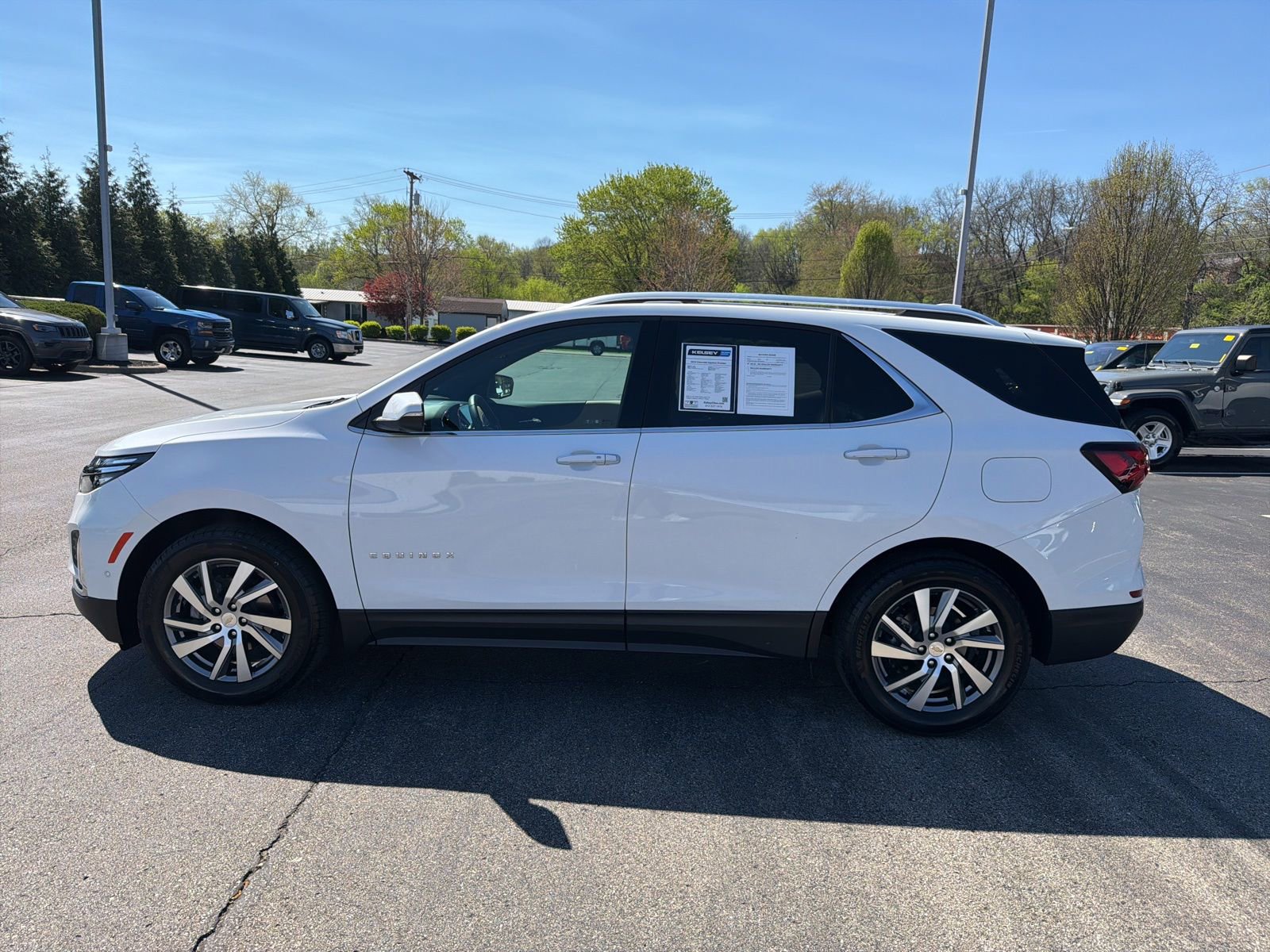 Used 2024 Chevrolet Equinox Premier image 2