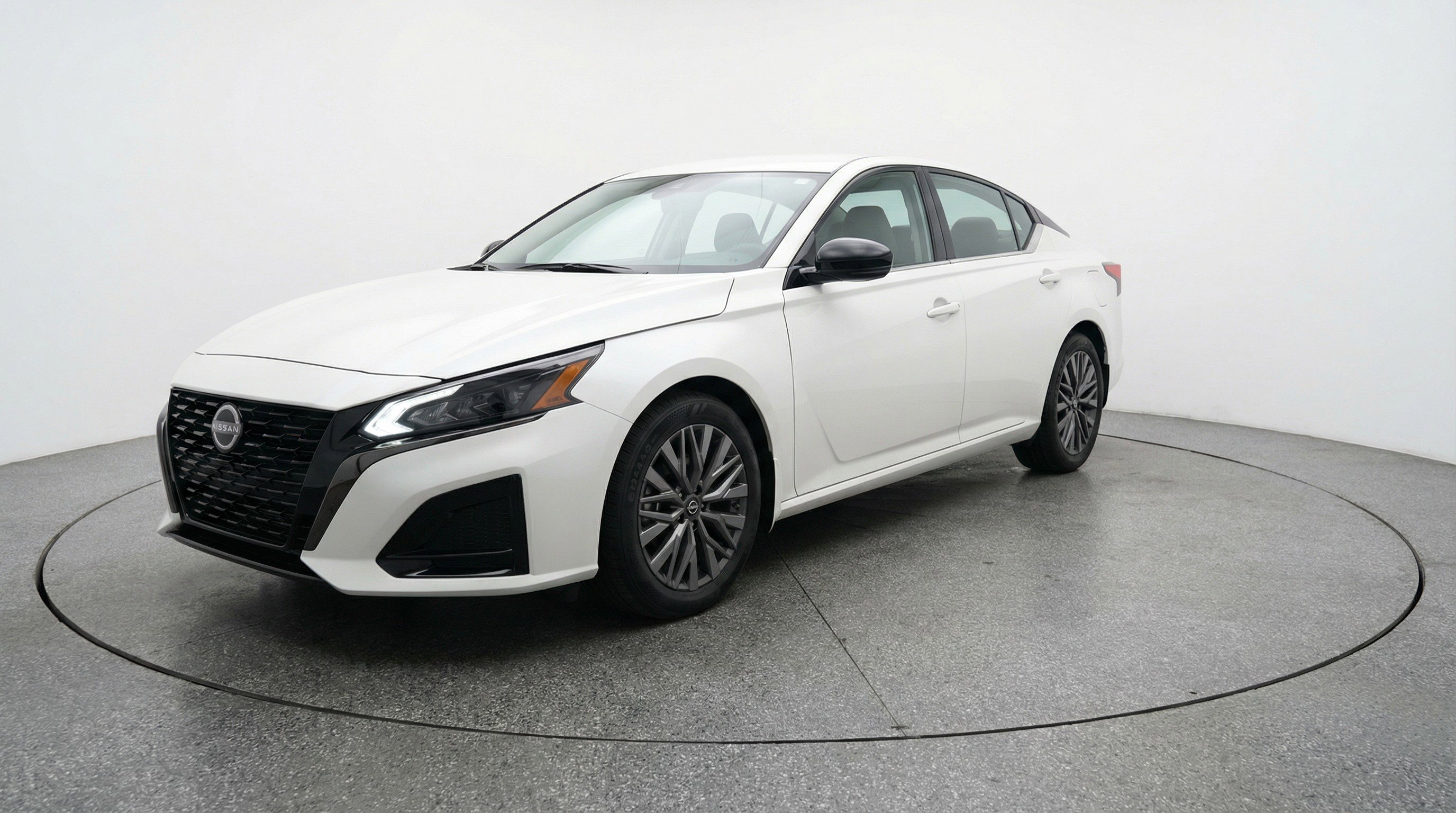 Used 2025 Nissan Altima 2.5 SV FWD image 3