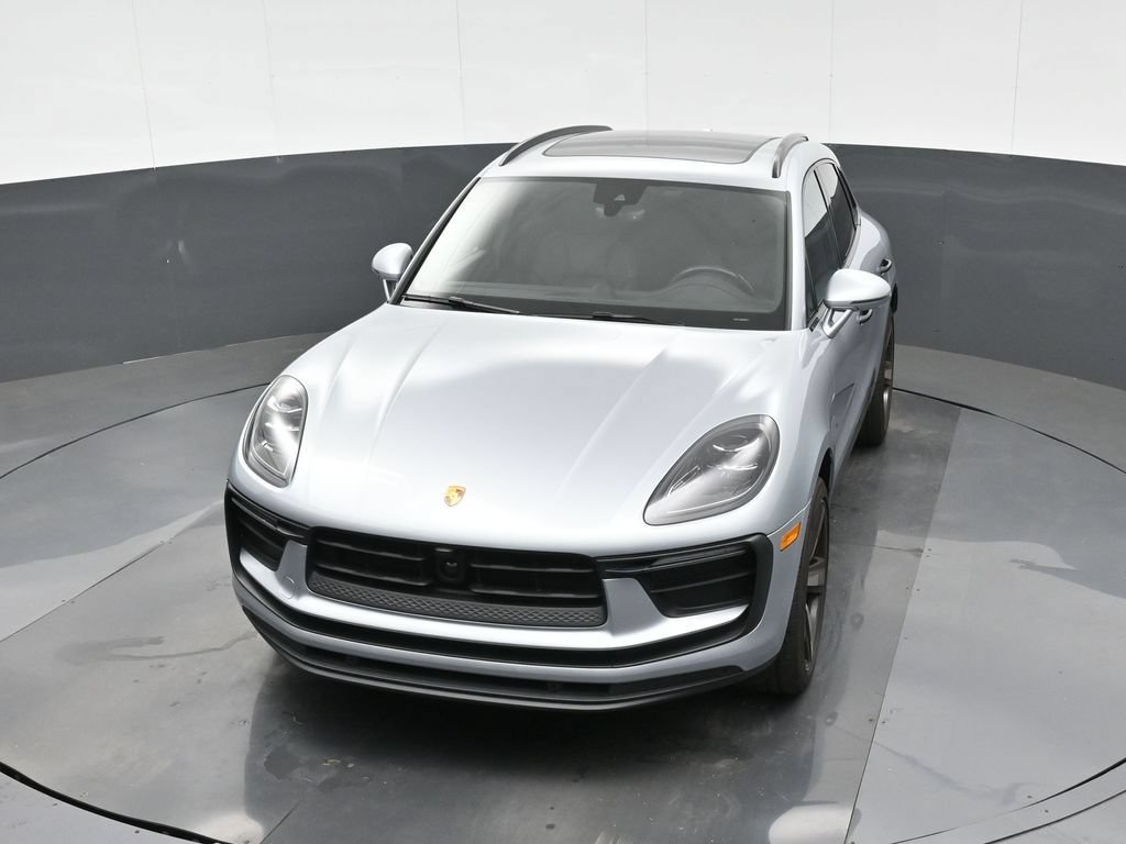 Certified 2023 Porsche Macan AWD/4WD image 33