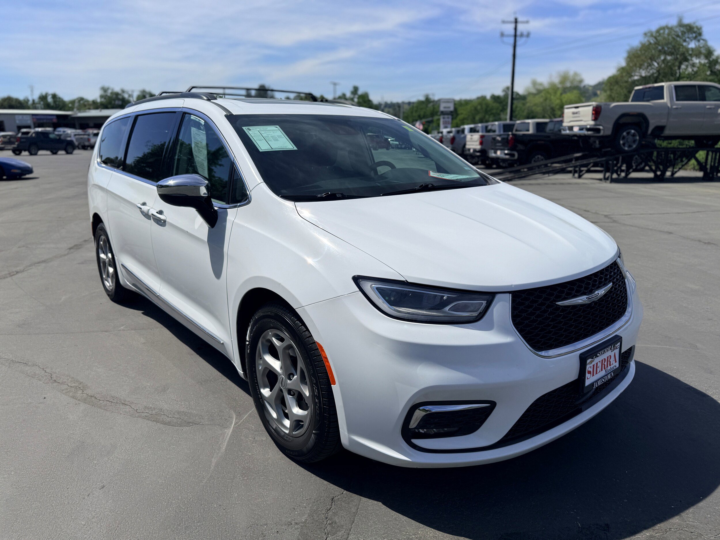 Used 2023 Chrysler Pacifica Limited image 4