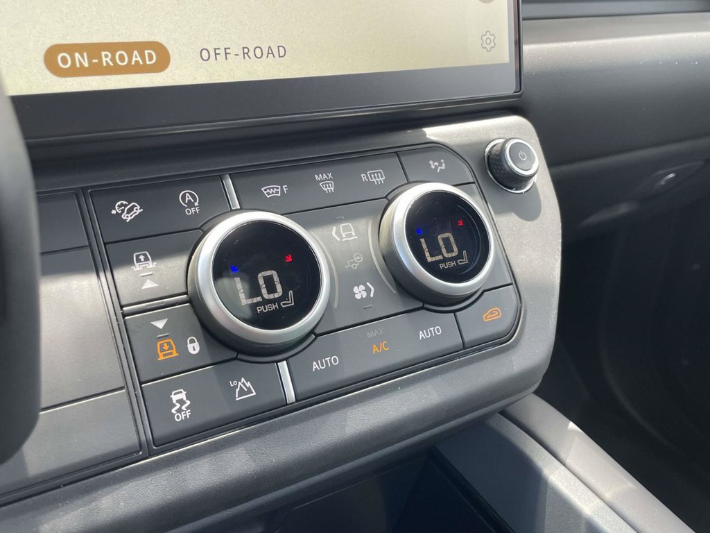 New 2026 Land Rover Defender 90 X-Dynamic SE AWD/4WD image 28