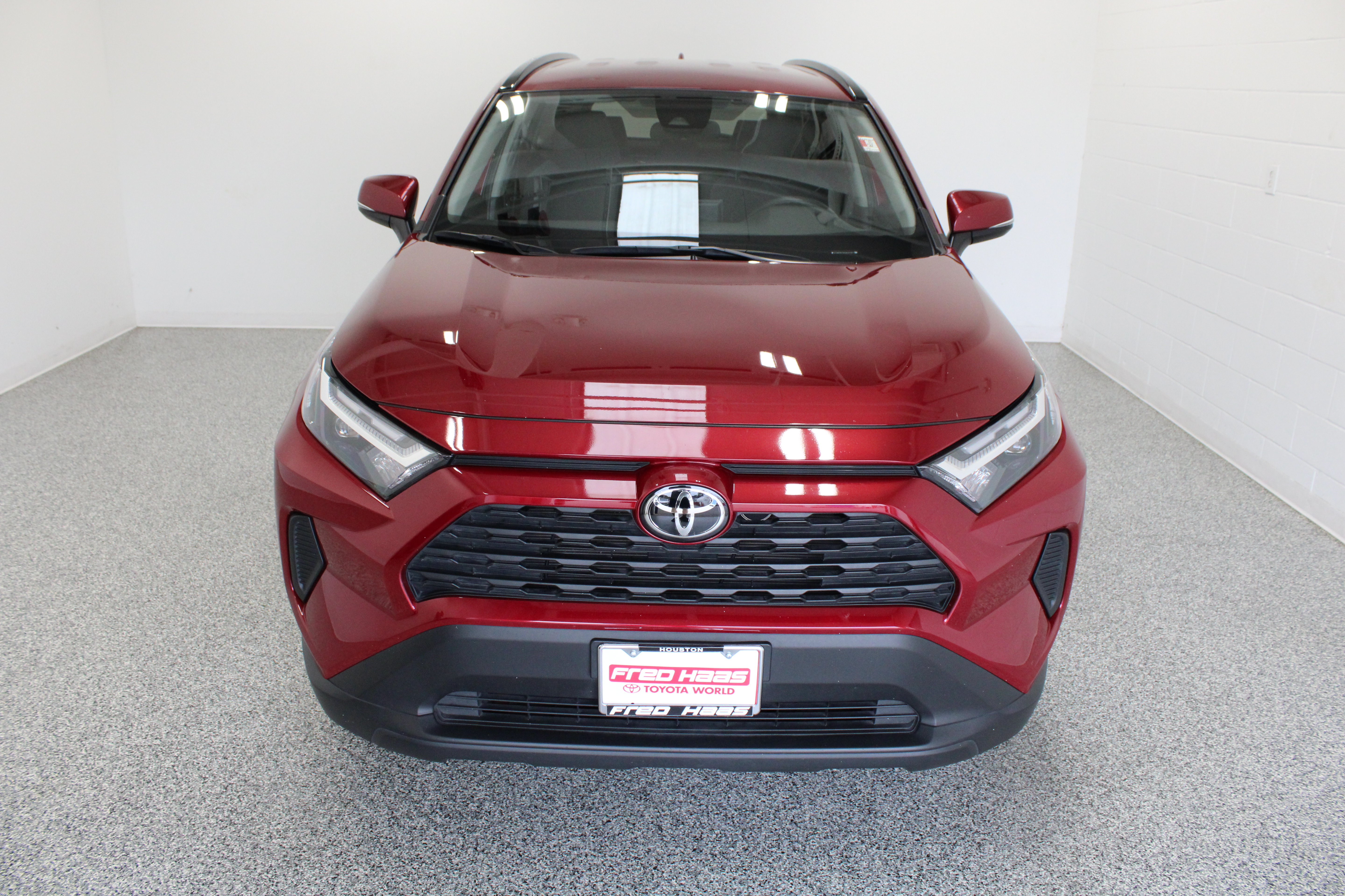 Used 2025 Toyota RAV4 XLE FWD image 3