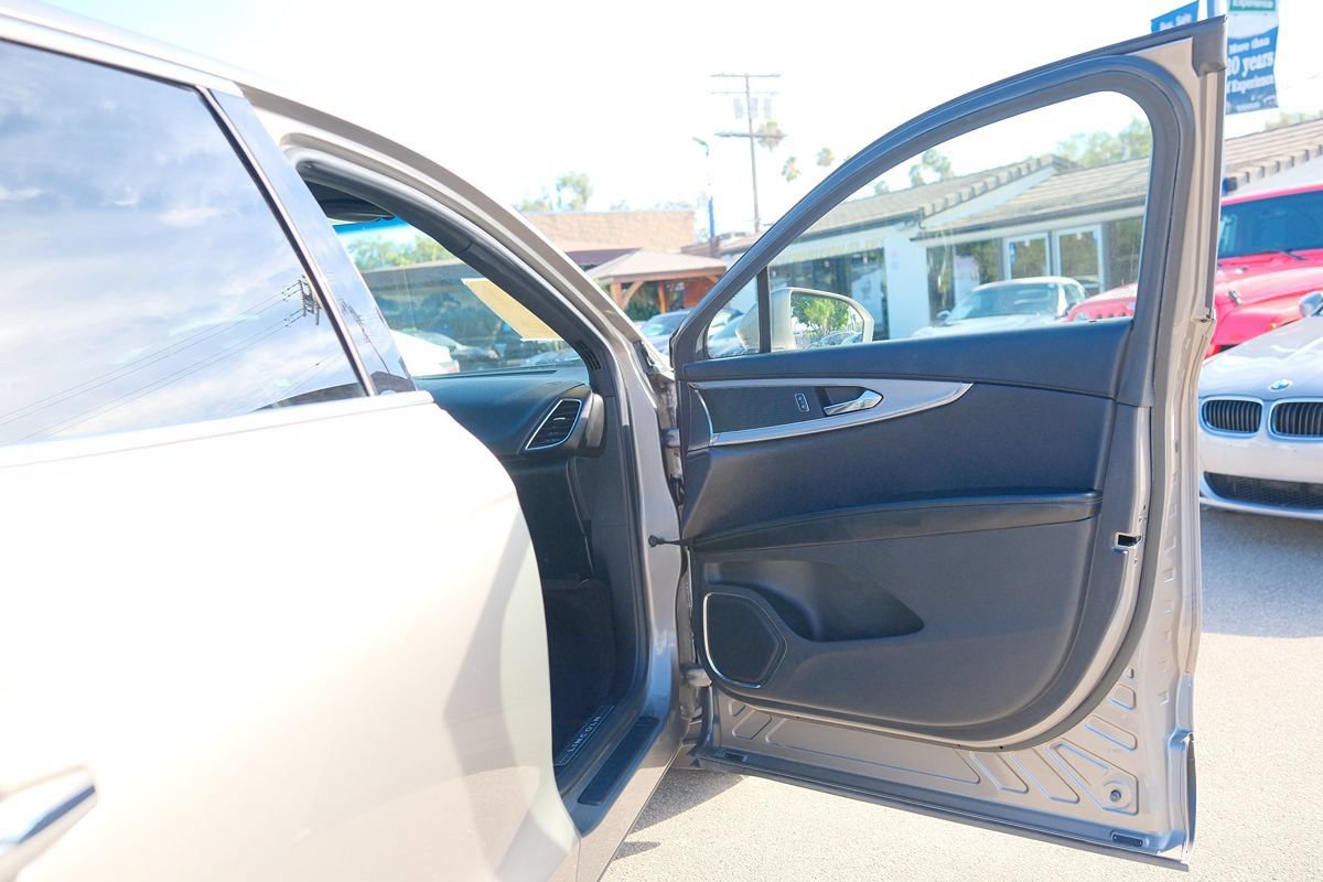 Used 2016 Lincoln MKX Select w/ Select Plus Package FWD image 29