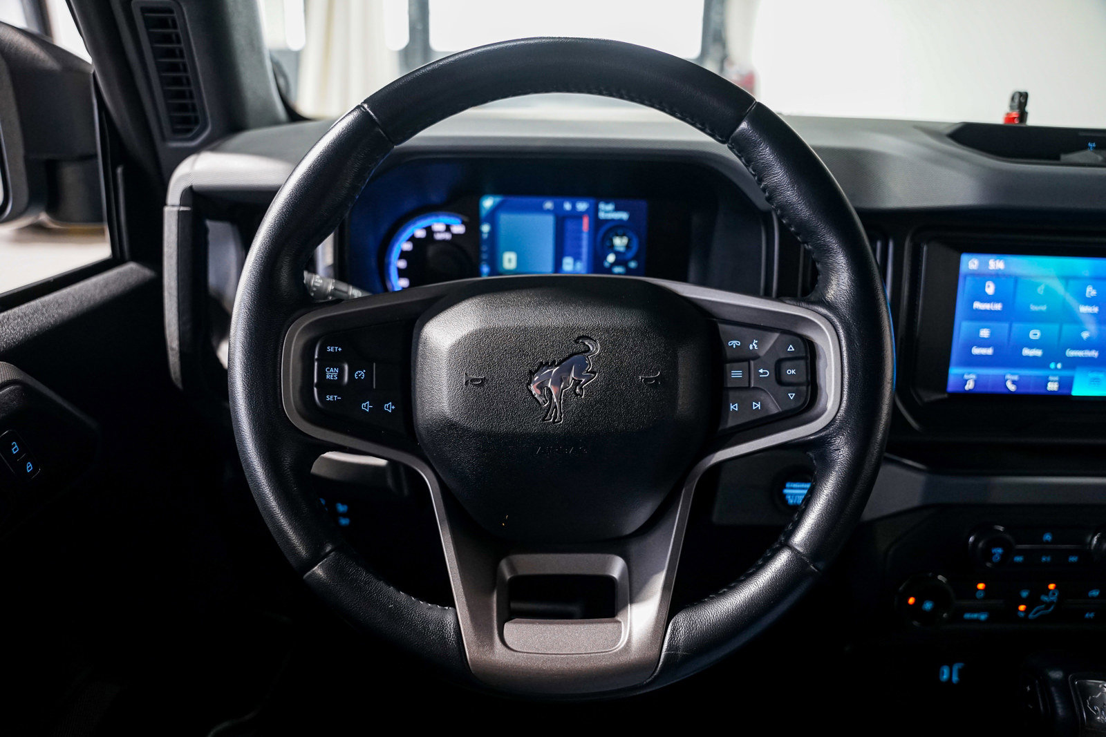 Used 2022 Ford Bronco Black Diamond image 10