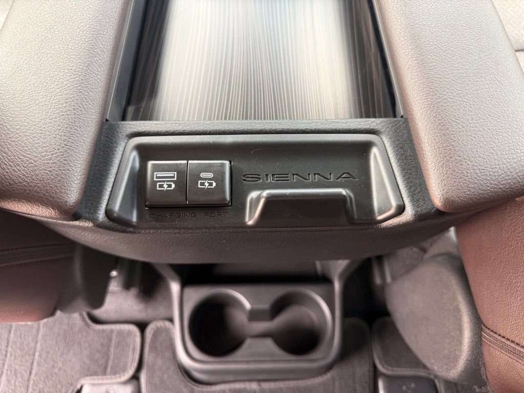 Used 2023 Toyota Sienna Platinum AWD/4WD image 30