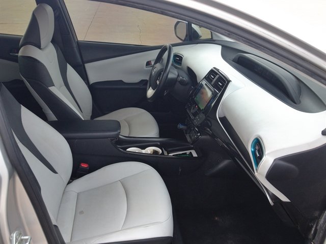 Used 2016 Toyota Prius Four w/ Advanced Technology Package FWD image 30