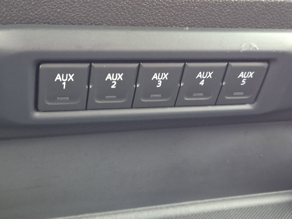 Used 2025 GMC Sierra 3500 SLT w/ SLT Convenience Package image 29