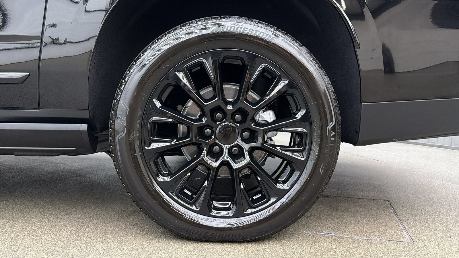 Used 2026 GMC Yukon XL Denali Ultimate w/ LPO, Floor Liner Package AWD/4WD image 12