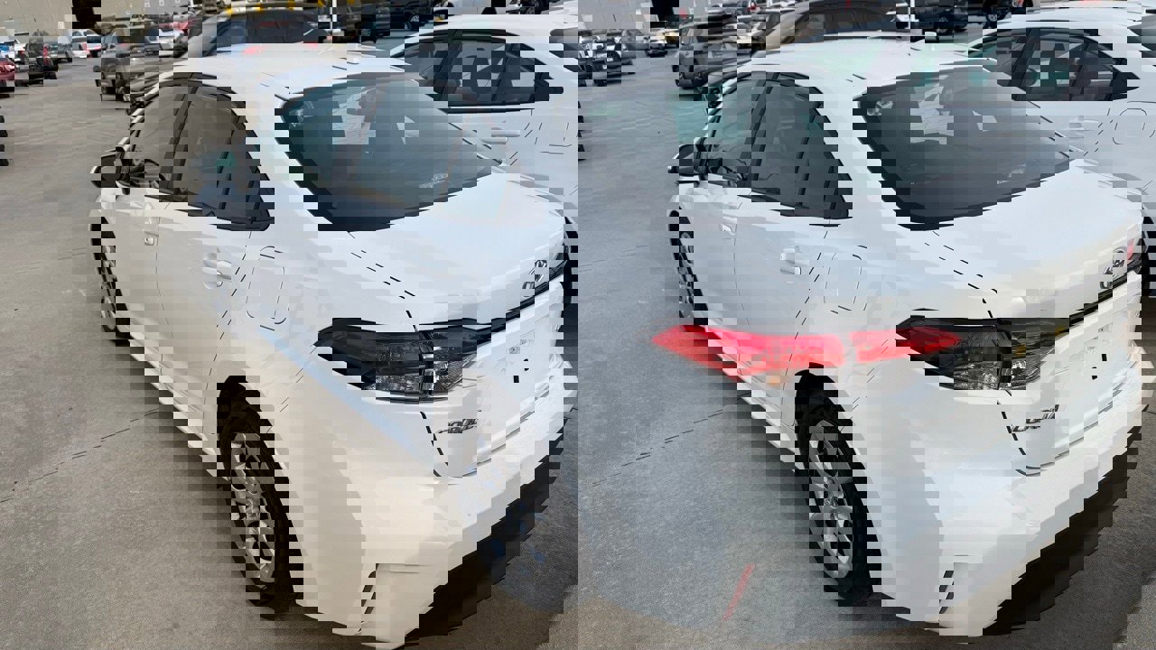 Used 2025 Toyota Corolla LE image 4