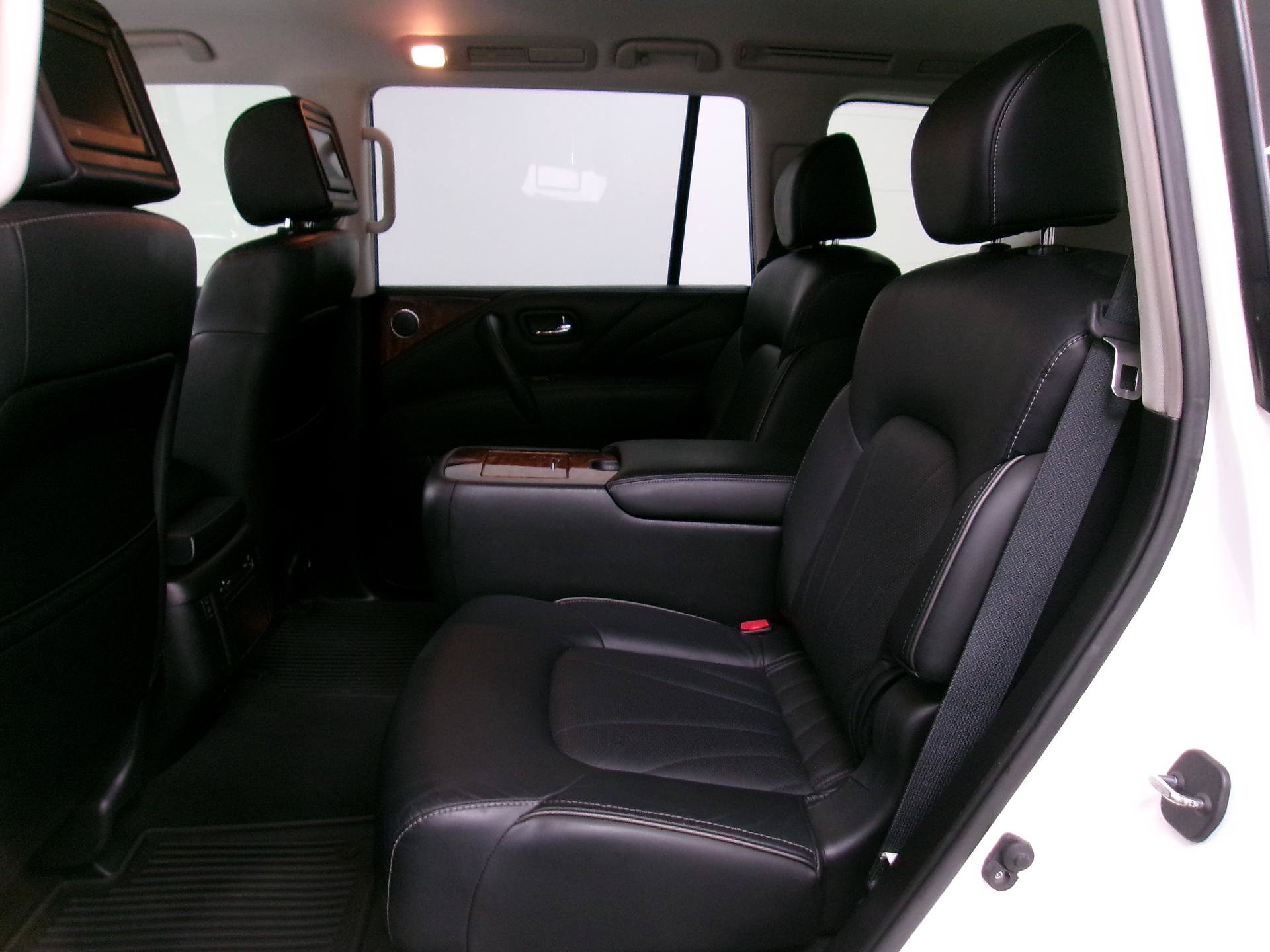 Used 2016 INFINITI QX80 4WD w/ Deluxe Technology Package image 12