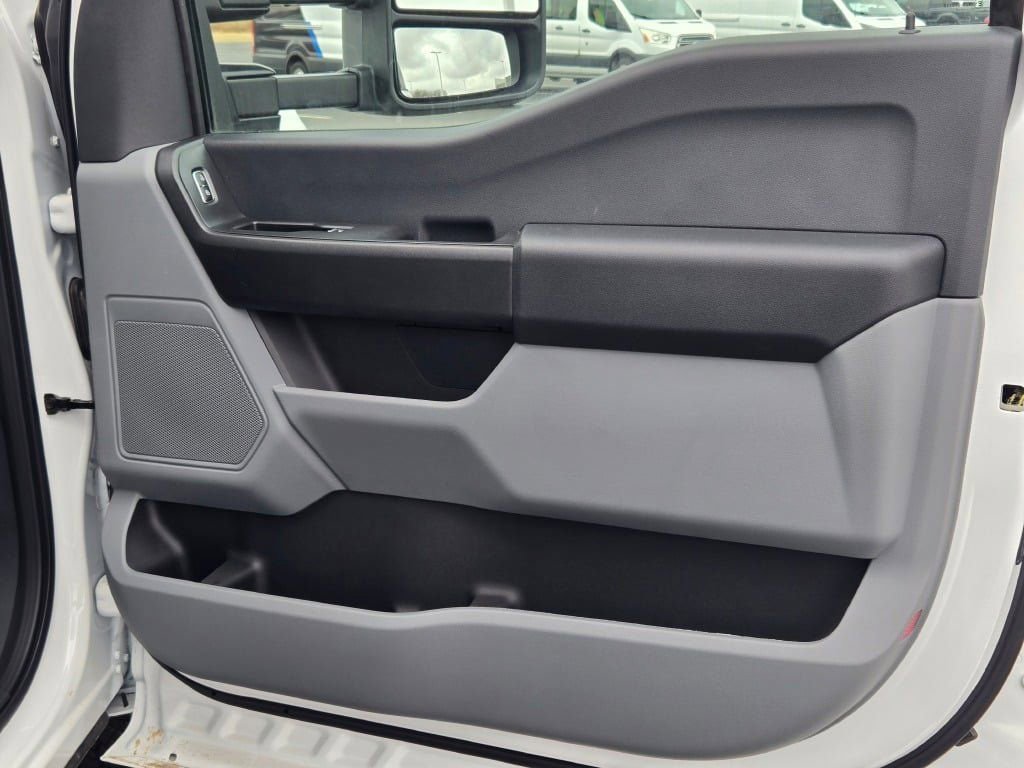 New 2025 Ford F350 XL w/ XL Chrome Package image 4