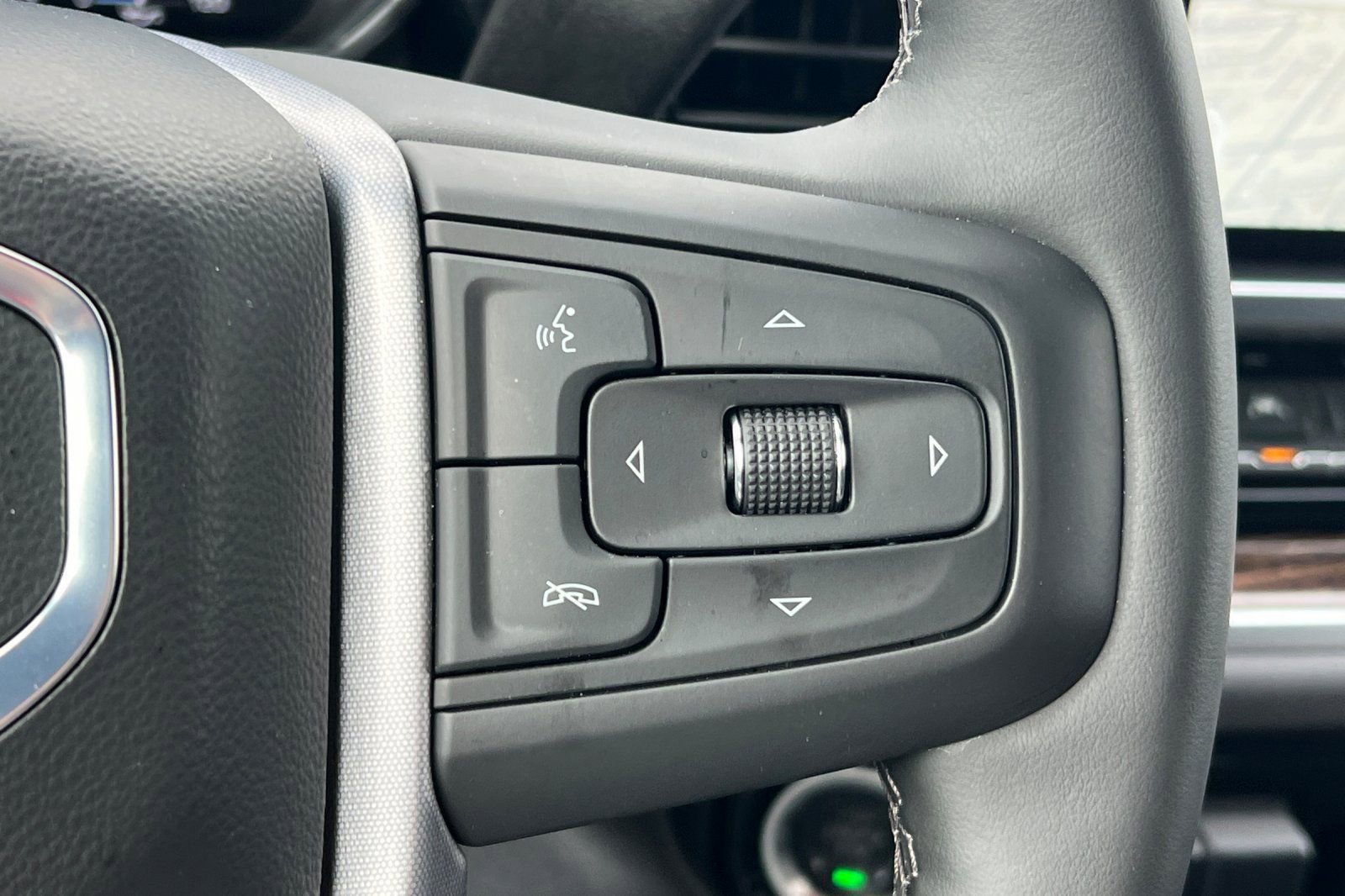 Used 2025 GMC Sierra 1500 SLE image 33