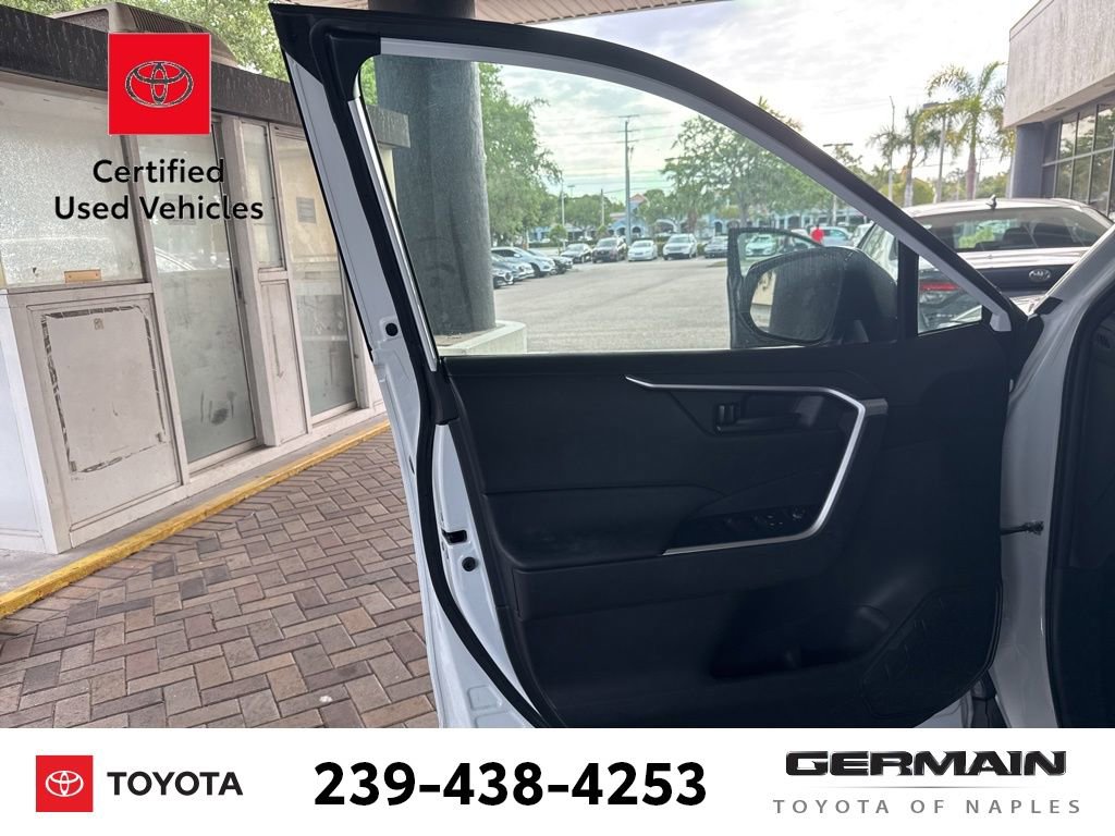 Used 2022 Toyota RAV4 LE AWD/4WD image 18