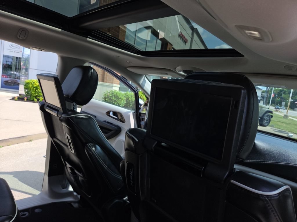 Certified 2023 Chrysler Pacifica Limited w/ Uconnect Theater Family Group AWD/4WD image 26