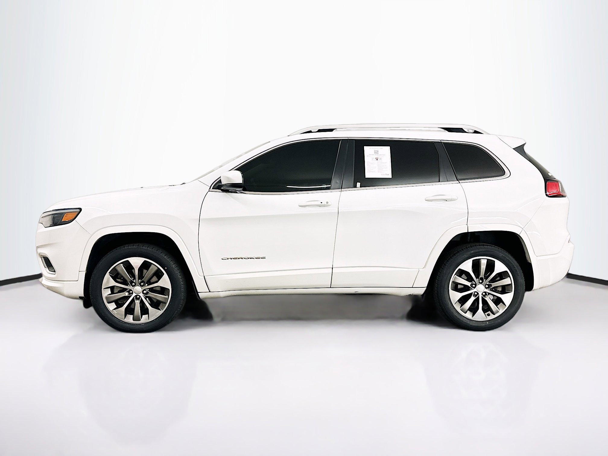 Used 2019 Jeep Cherokee Overland image 4