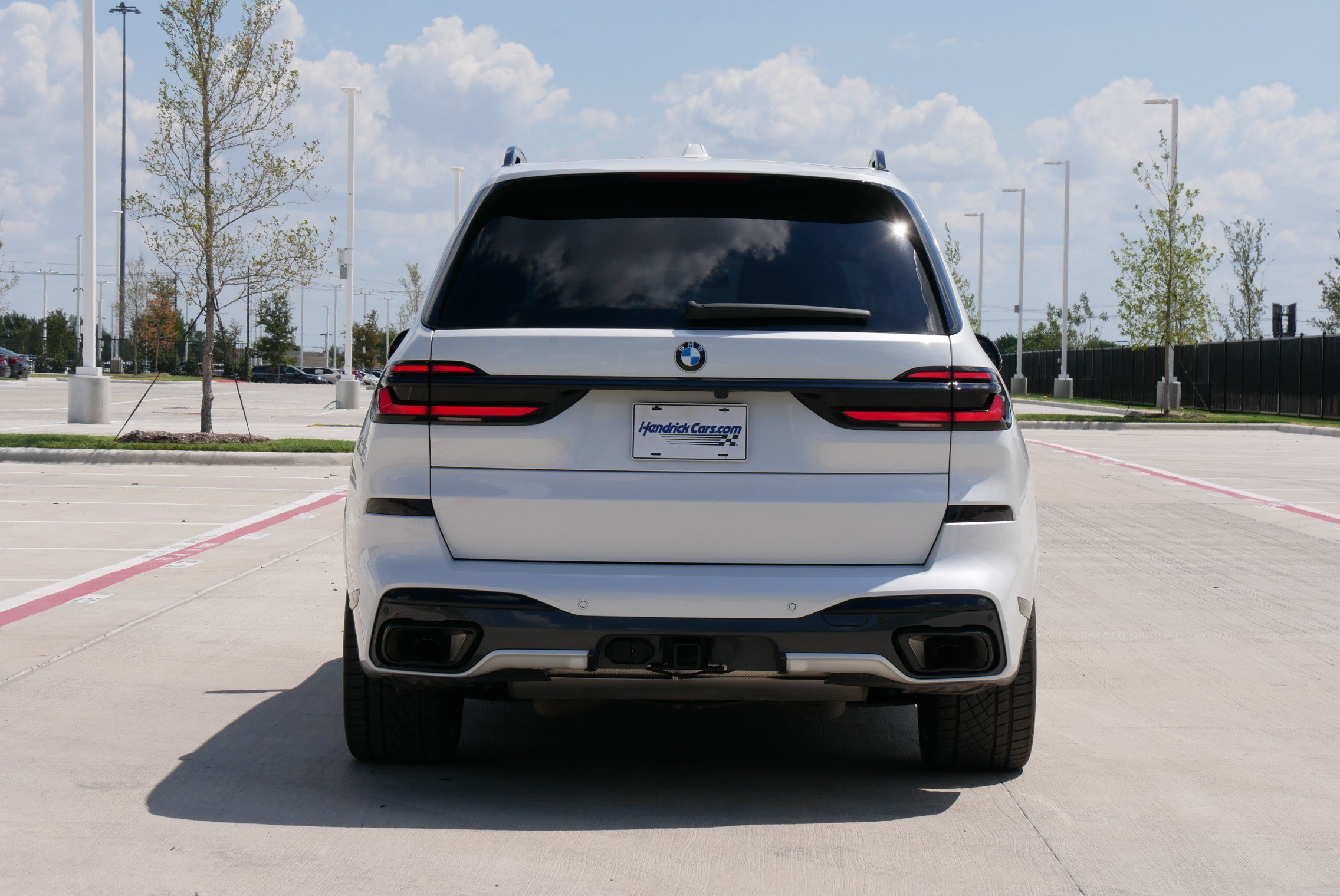 Used 2024 BMW X7 xDrive40i w/ M Sport Package AWD/4WD image 8