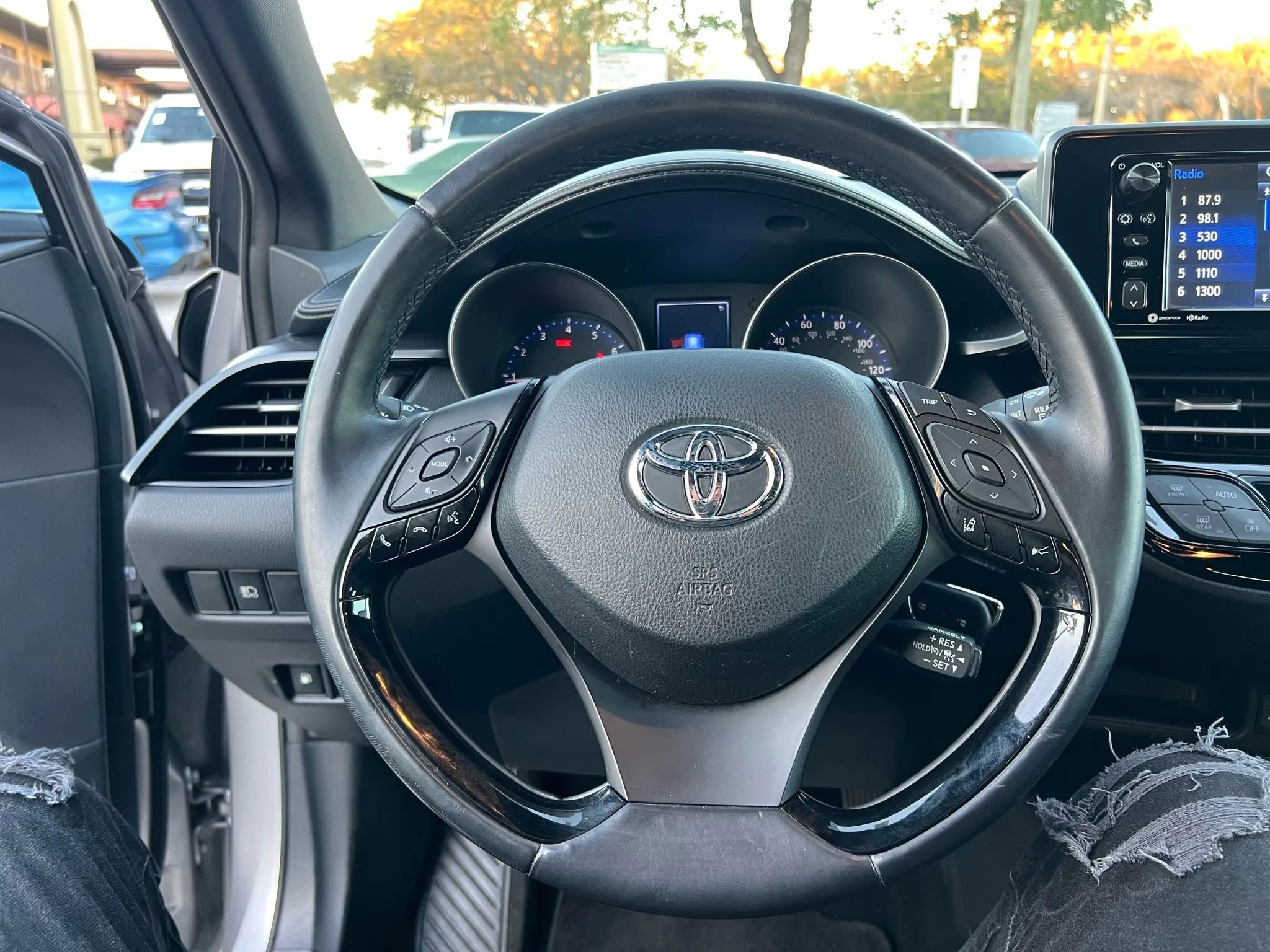 Used 2018 Toyota C-HR XLE image 9