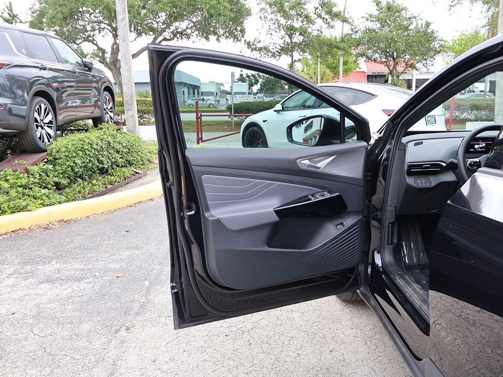 Used 2023 Volkswagen ID.4 Pro S image 26