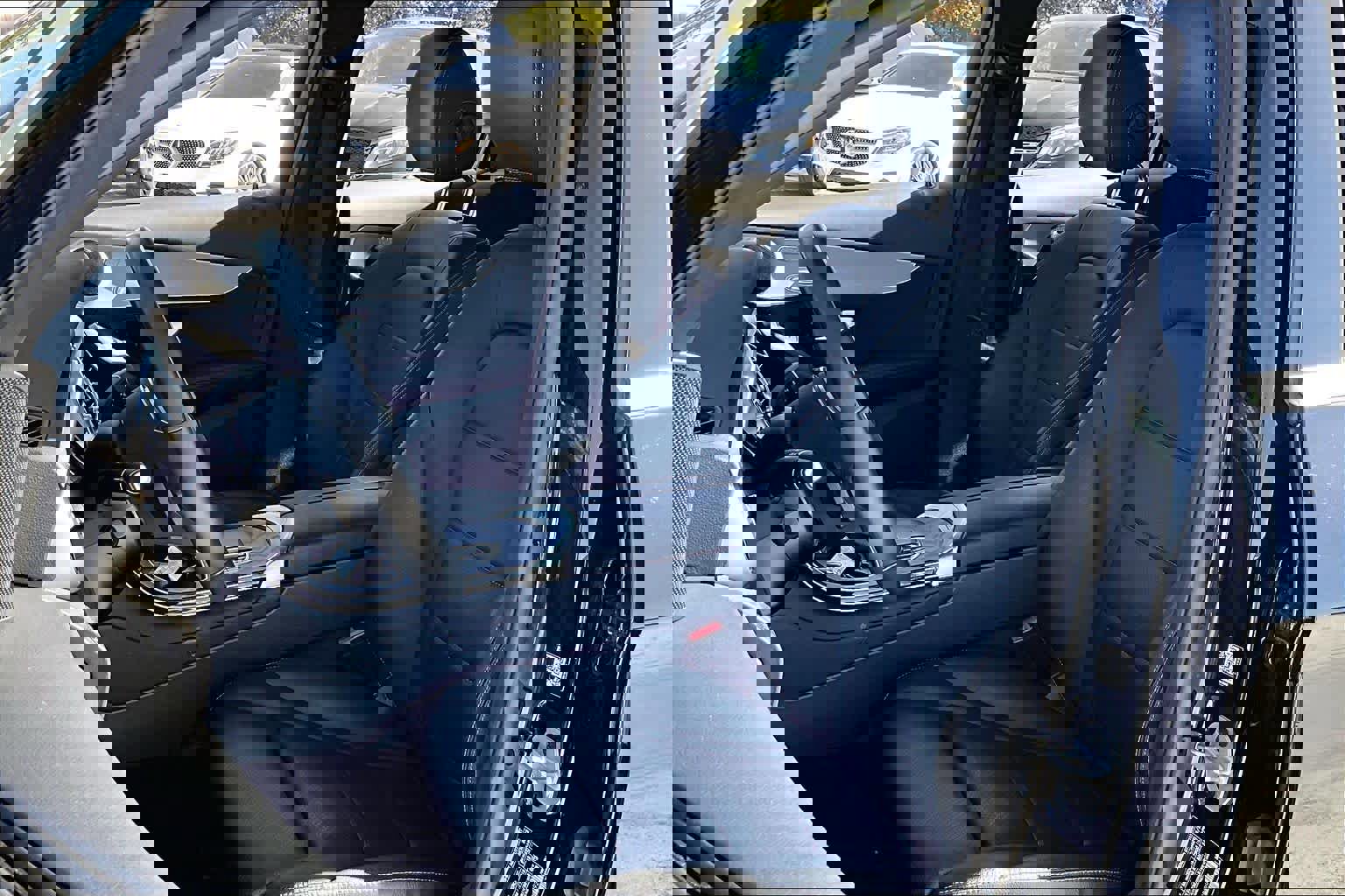 Used 2022 Mercedes-Benz GLC 300 w/ Premium Package Lite image 7