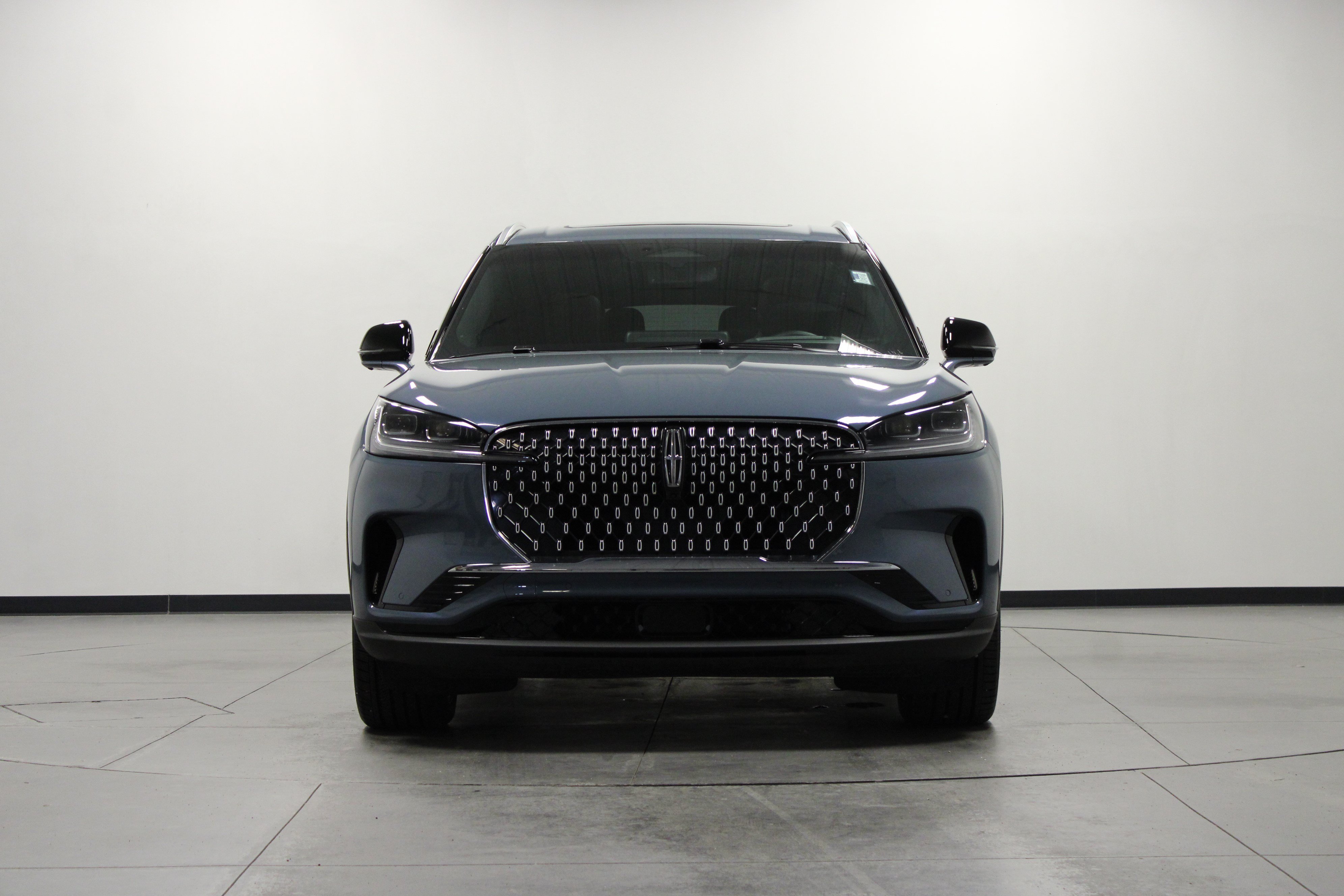 Used 2025 Lincoln Aviator Reserve w/ Luxury Package RWD image 9
