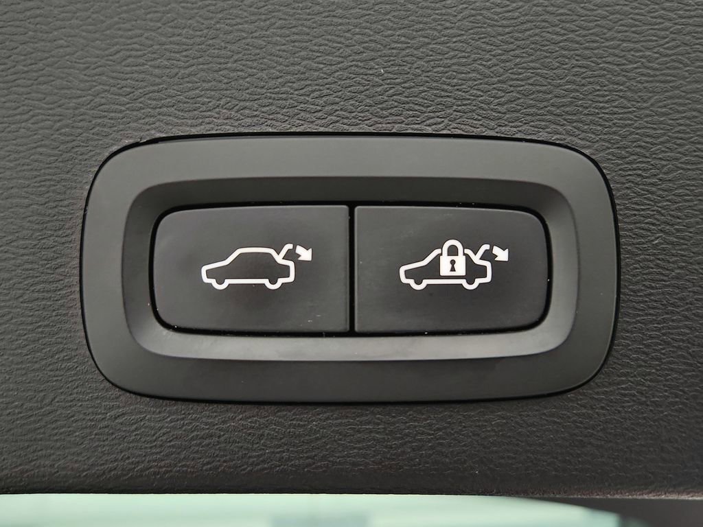 Used 2019 Volvo XC40 T5 R-Design AWD/4WD image 40