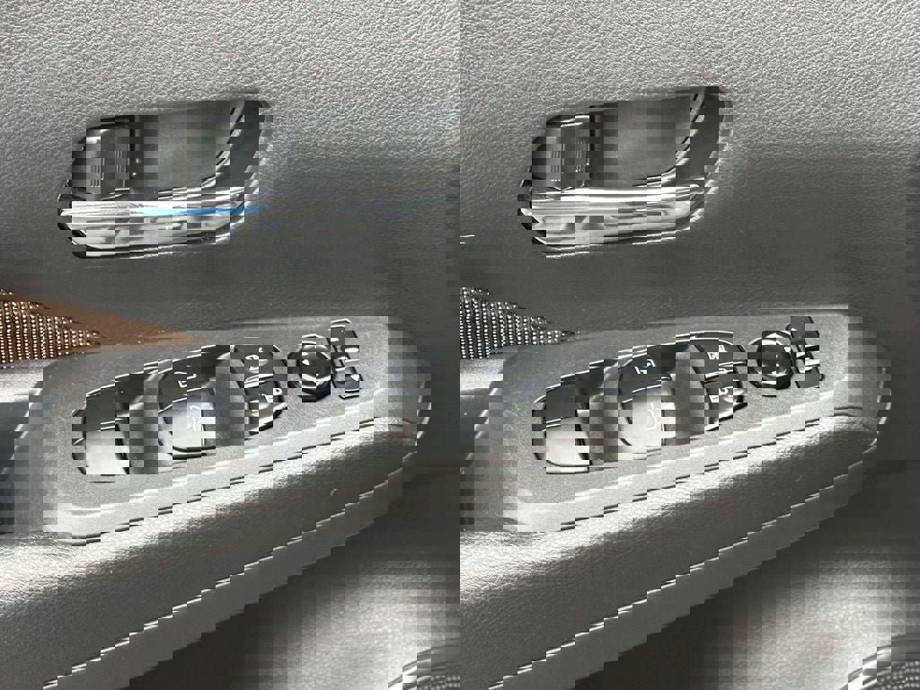 Certified 2024 Nissan Kicks SR image 13