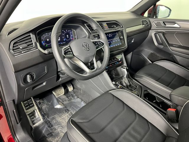 Used 2024 Volkswagen Tiguan SEL R-Line image 25