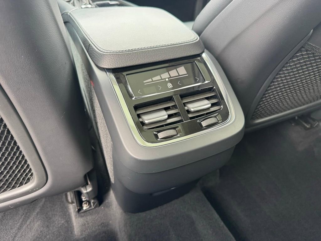 Used 2018 Volvo XC90 T5 Momentum w/ Convenience Package image 11