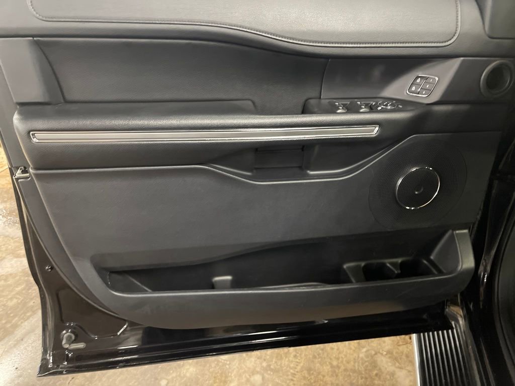 Used 2021 Ford Expedition Max XLT image 11