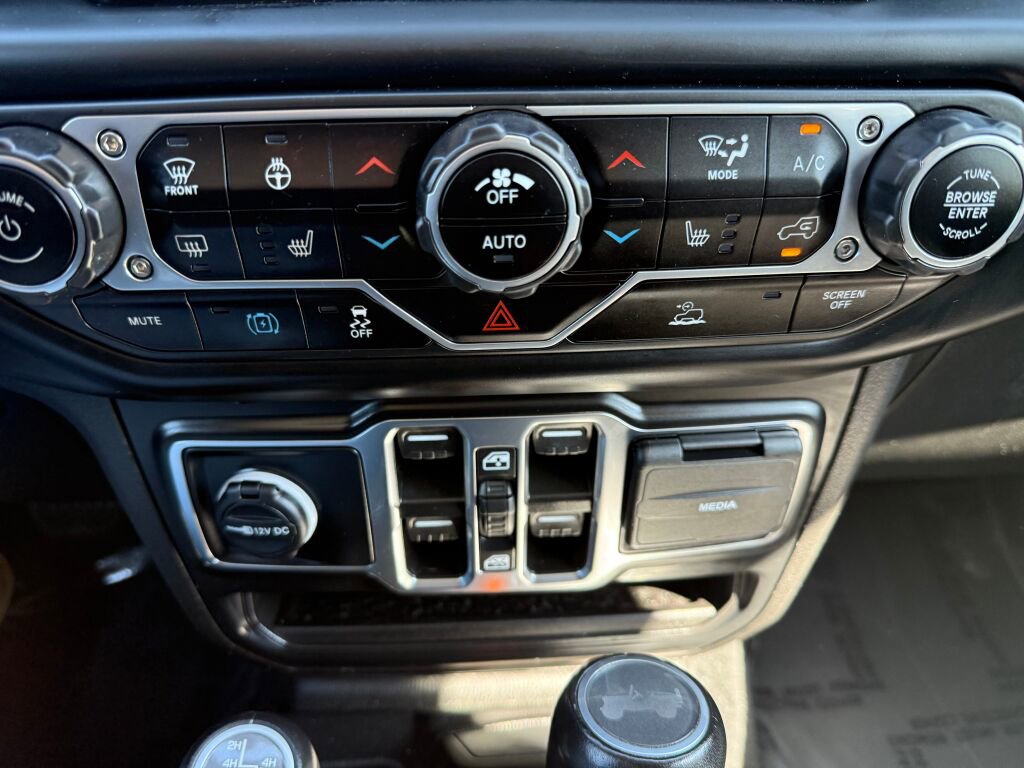 Used 2022 Jeep Wrangler Unlimited Sahara w/ Cold Weather Group AWD/4WD image 19