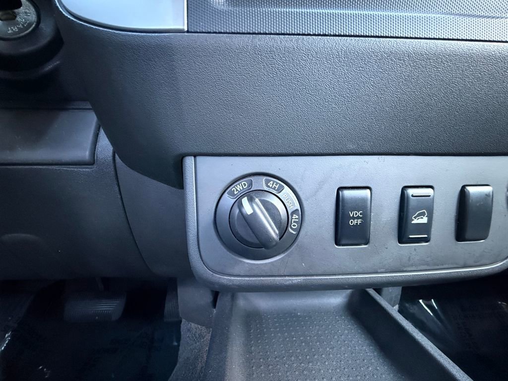 Used 2010 Nissan Frontier SE w/ SE Value Truck Pkg AWD/4WD image 13
