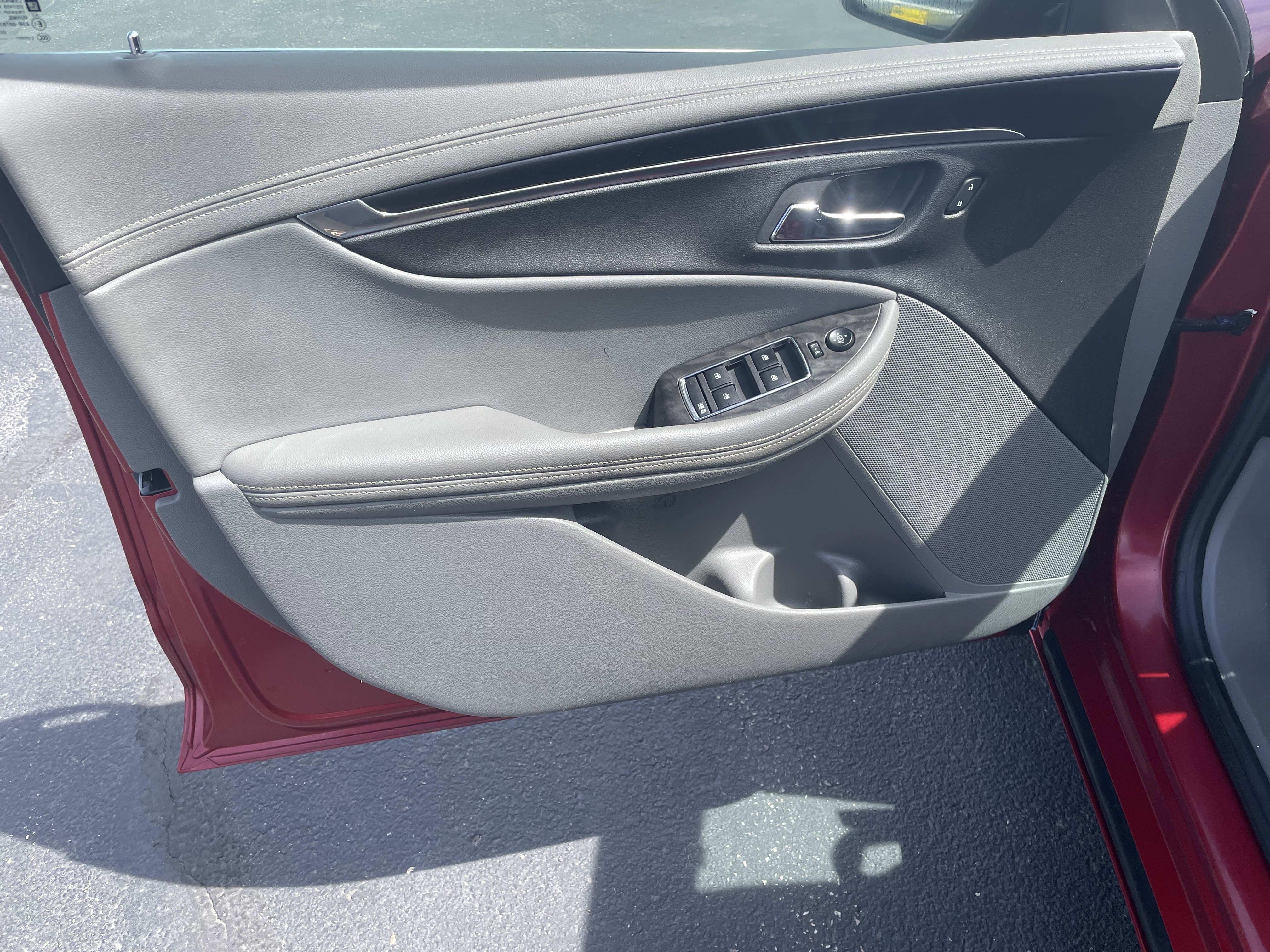 Used 2015 Chevrolet Impala LT w/ Convenience Package FWD image 11