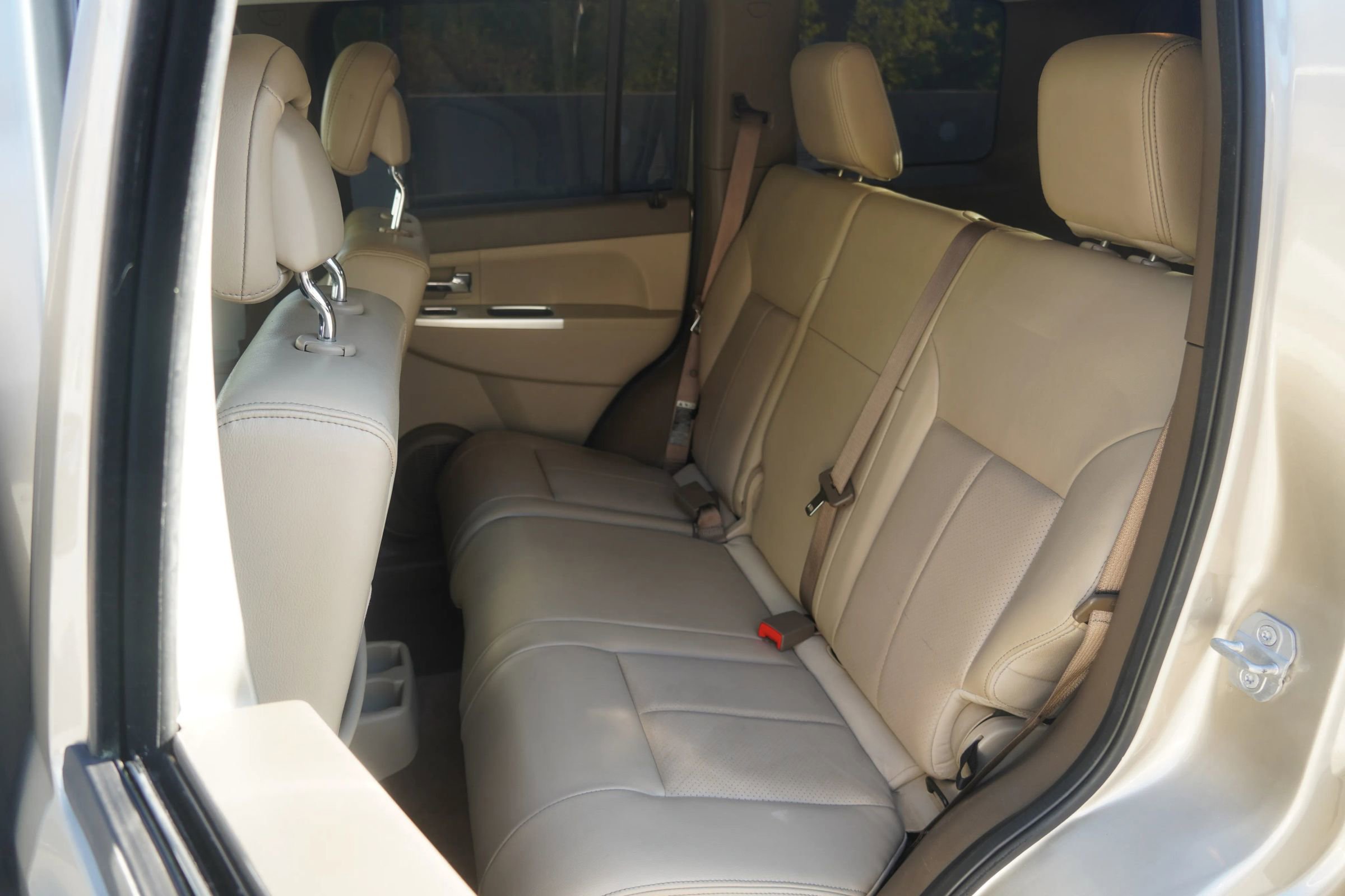 Used 2010 Jeep Liberty Limited w/ Tire & Wheel Group image 37