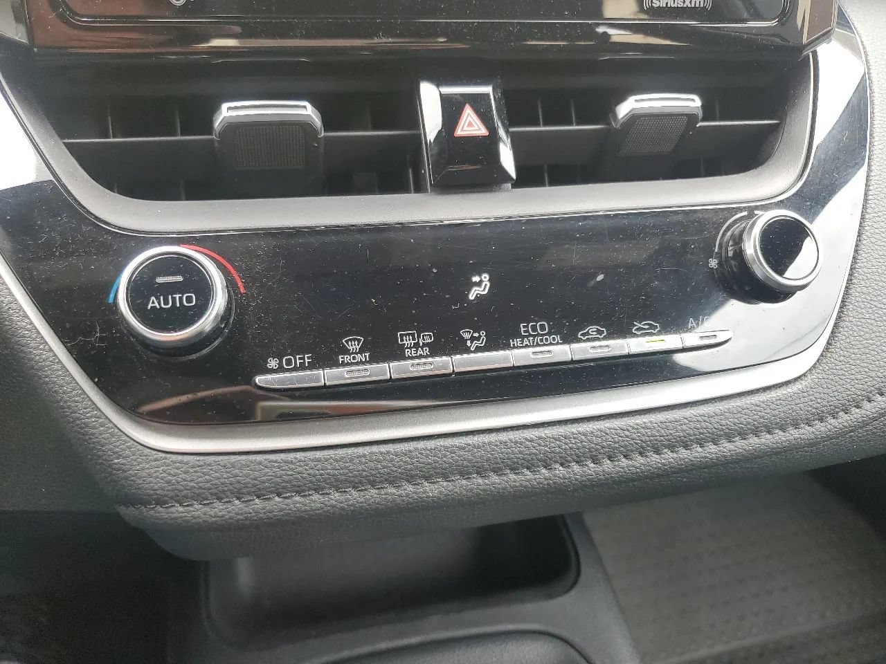 Used 2022 Toyota Corolla SE FWD image 32