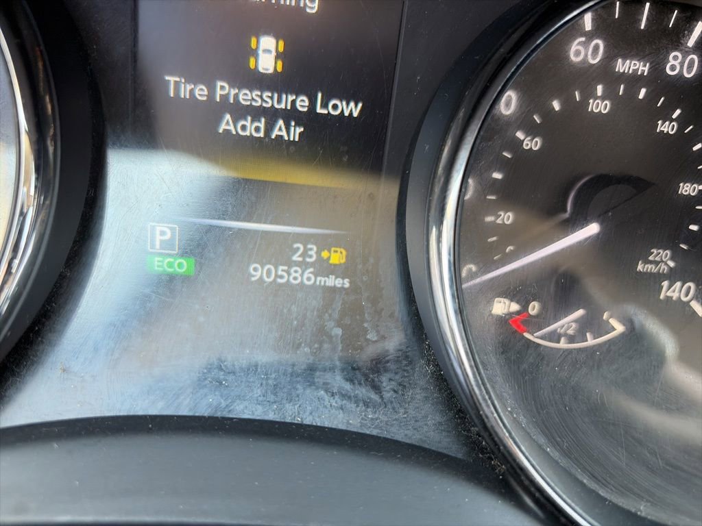 Used 2017 Nissan Rogue SV image 16