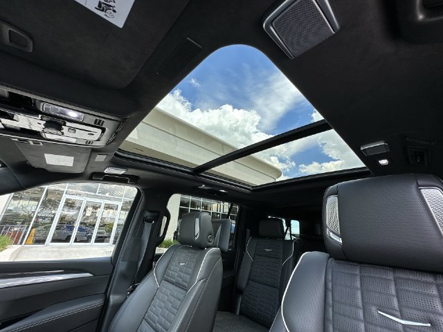 Certified 2025 Cadillac Escalade ESV V AWD/4WD image 30