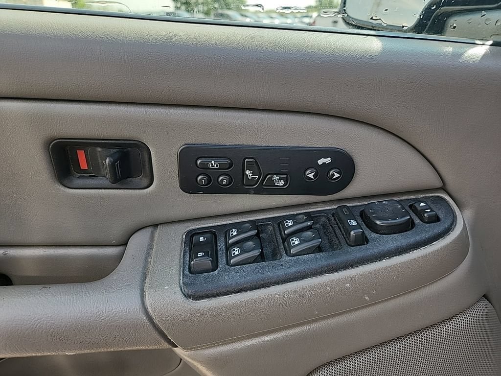 Used 2006 Chevrolet Suburban LT w/ Preferred Equipment Group AWD/4WD image 25