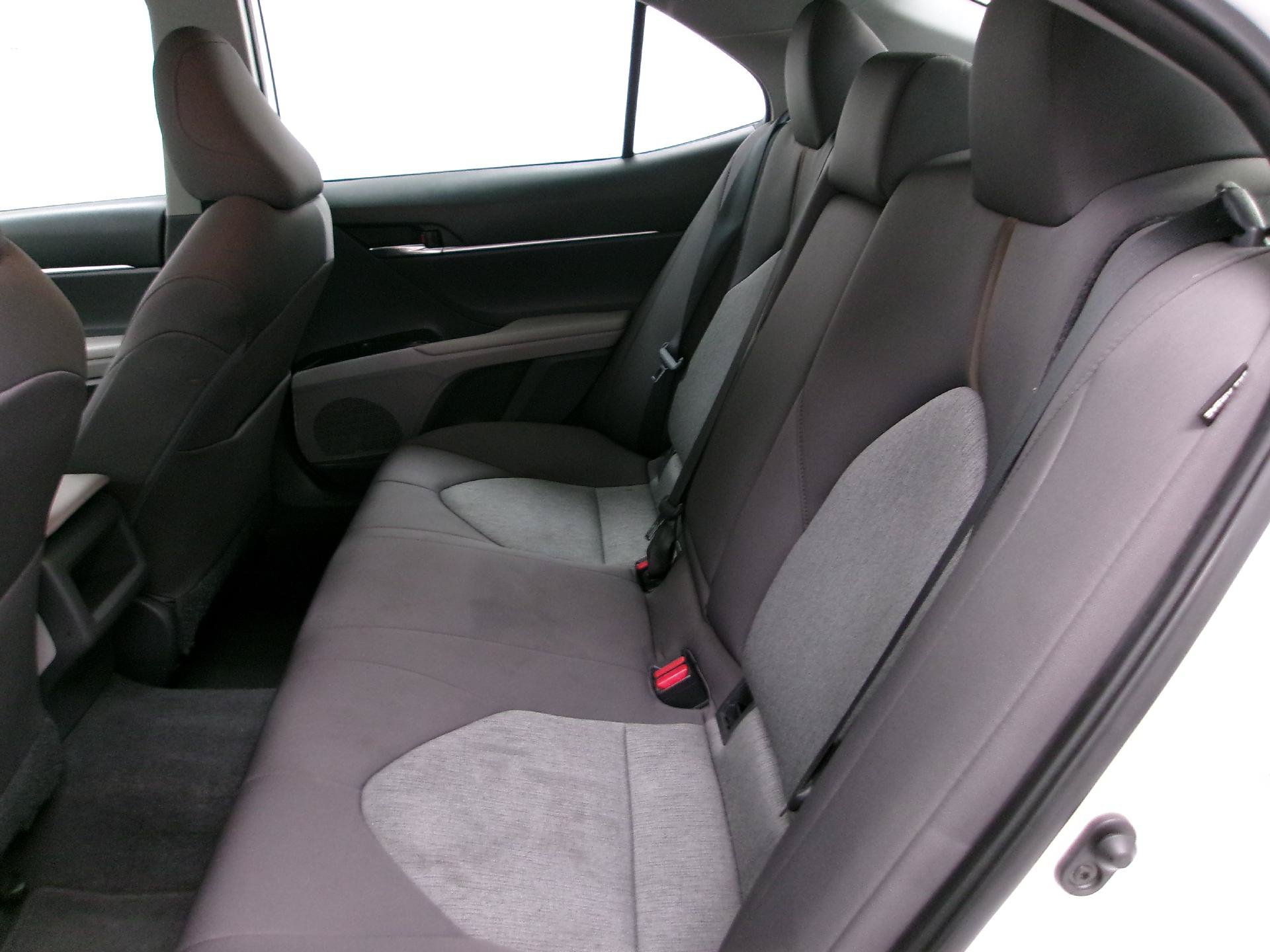 Used 2019 Toyota Camry LE FWD image 8