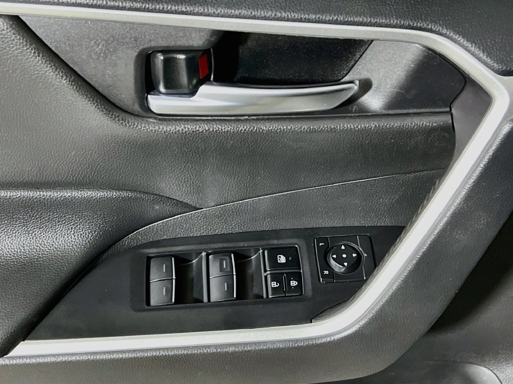 Used 2024 Toyota RAV4 XLE w/ Convenience Package FWD image 14