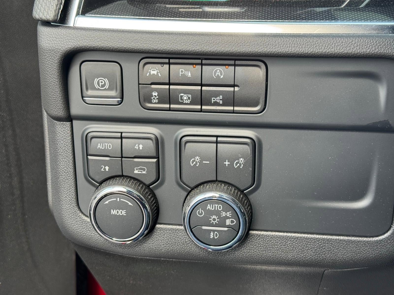 Used 2025 Chevrolet Tahoe RST w/ Comfort Package AWD/4WD image 14
