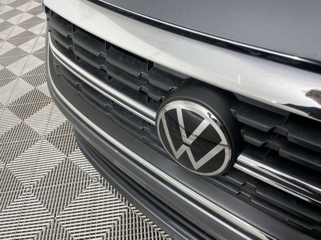 Used 2024 Volkswagen Jetta SE w/ Panoramic Sunroof Package FWD image 30