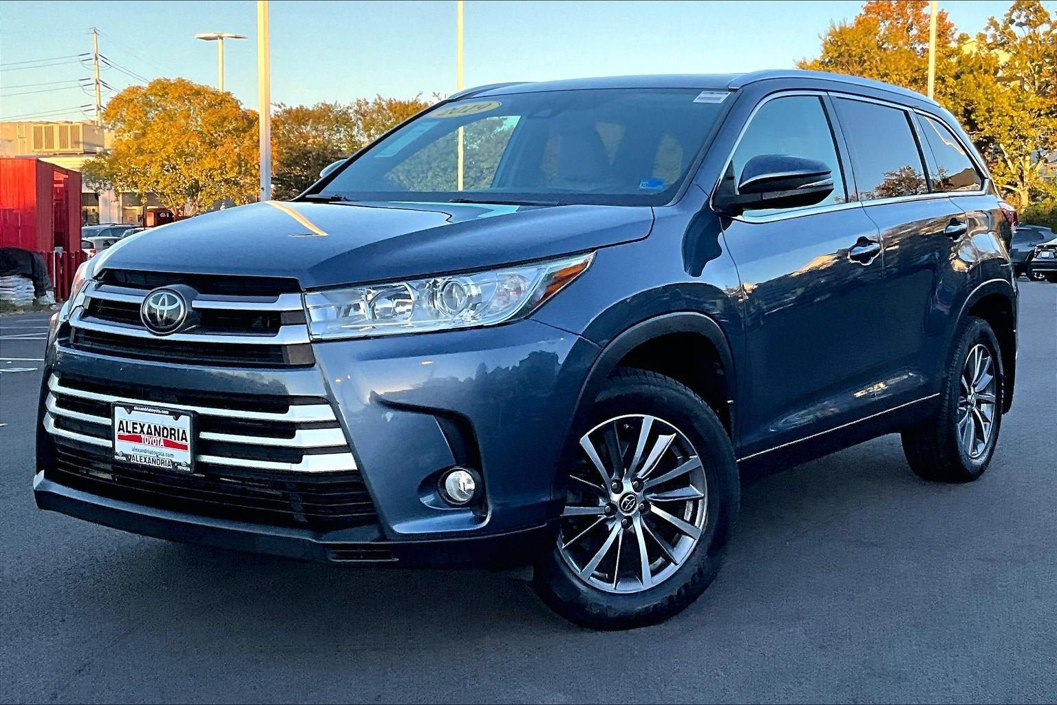 Used 2019 Toyota Highlander XLE AWD/4WD image 1