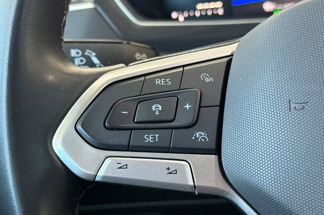 Used 2024 Volkswagen Tiguan SE AWD/4WD image 37